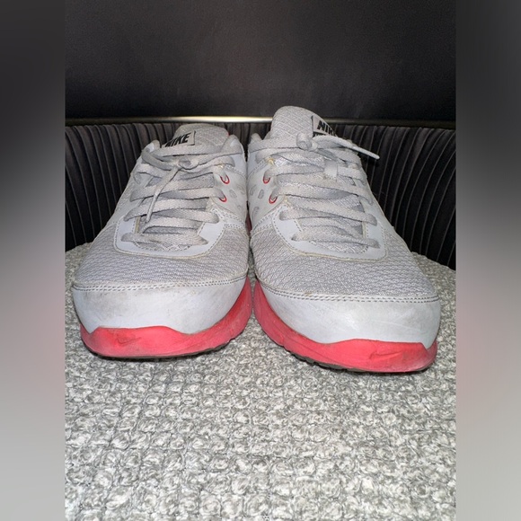 Men’s Nike Shoes - Picture 3 of 9